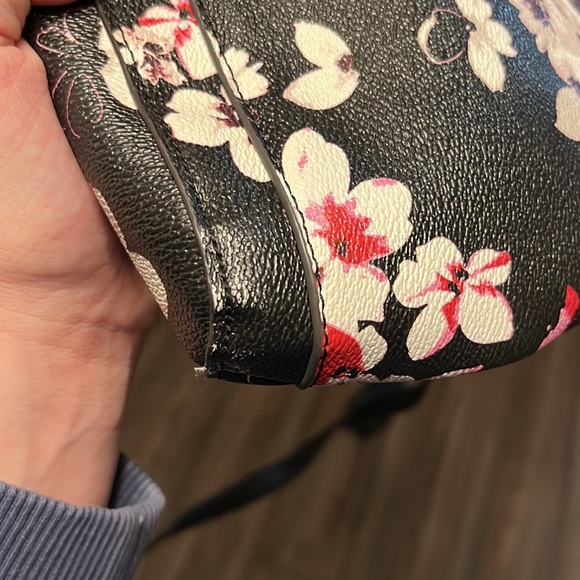 Liz Claiborne Small Crossbody Purse - Picture 11 of 11